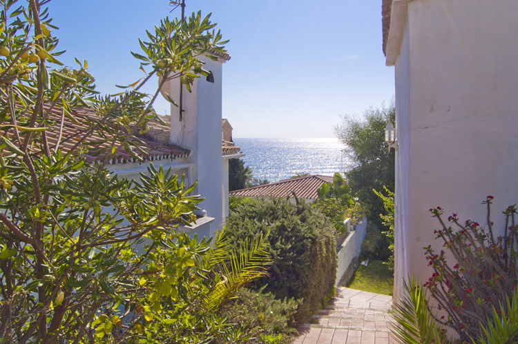 Sea view villa for sale in Mijas Costa