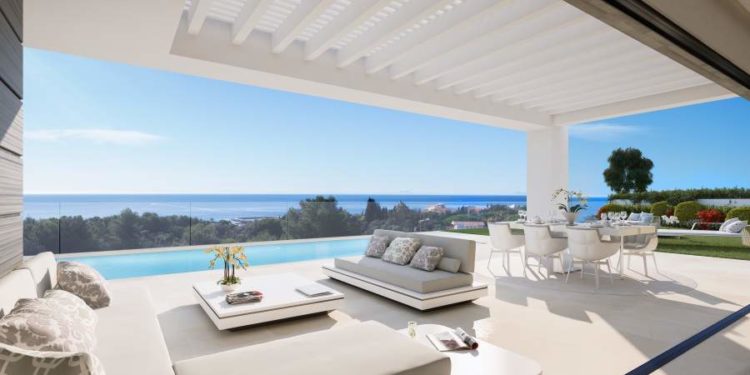 Sea view villa for sale in Cabopino, Marbella