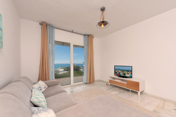 Beachfront apartment for sale in Calahonda