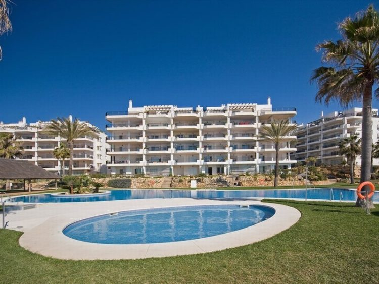 Beachfront apartment for sale in Calahonda