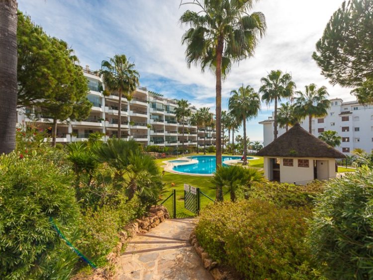 Beachfront sea view apartment for sale in Calahonda