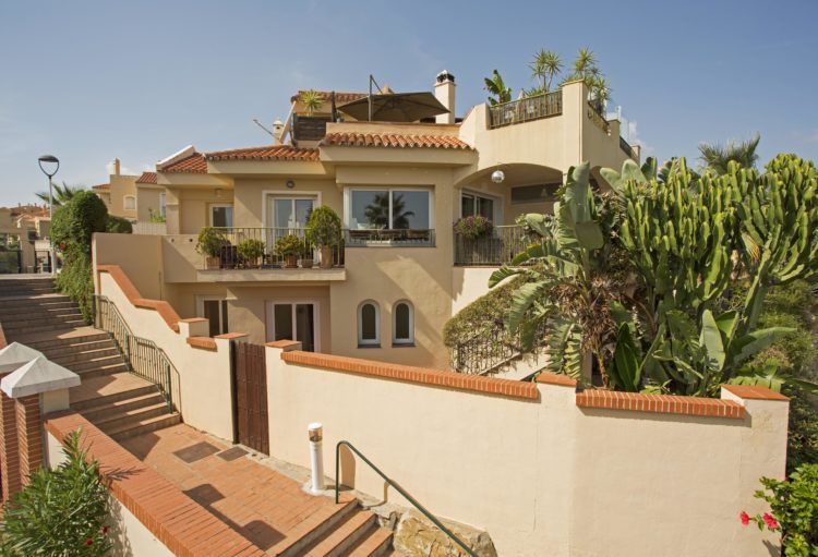 Sea view villa for sale in Mijas Costa