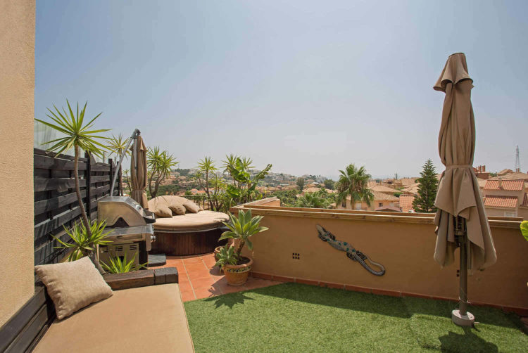 Sea view villa for sale in Mijas Costa