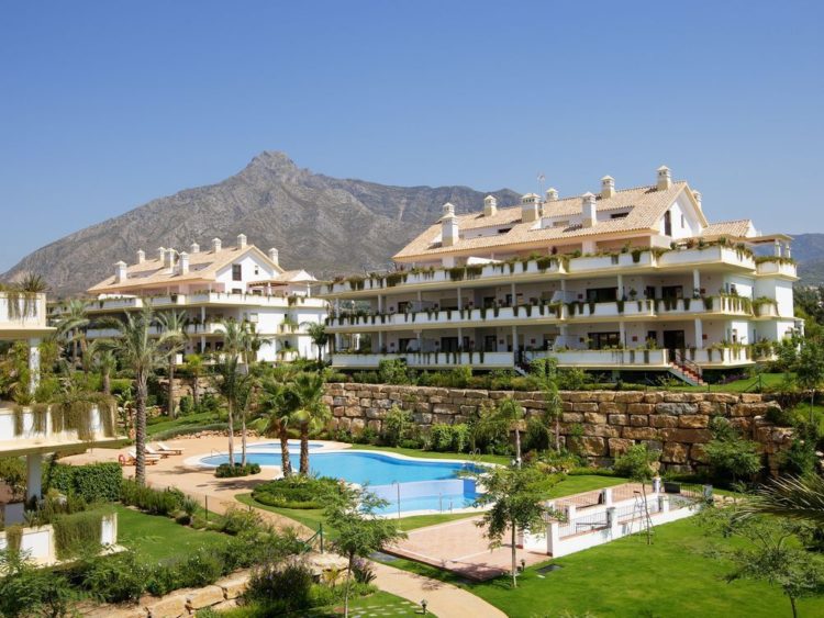 Luxury penthouse for sale on Marbella's golden mile