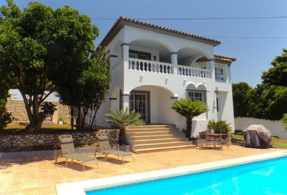 Villa with pool for sale in Mijas Costa Spain