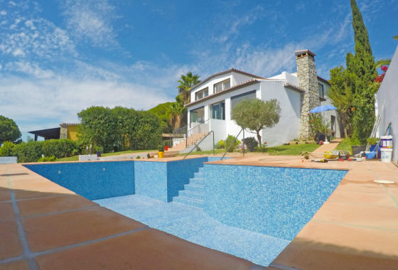 Luxury villa with pool for sale in Marbella