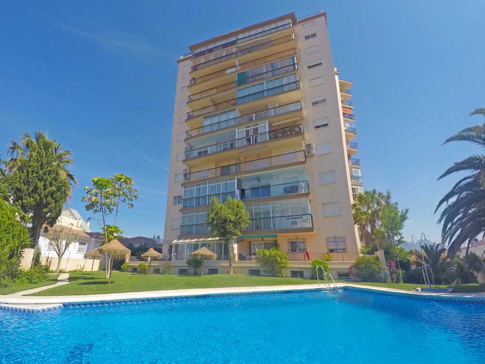 Spacious apartment for sale in Fuengirola RAD Property
